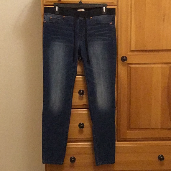lei dorm jeans